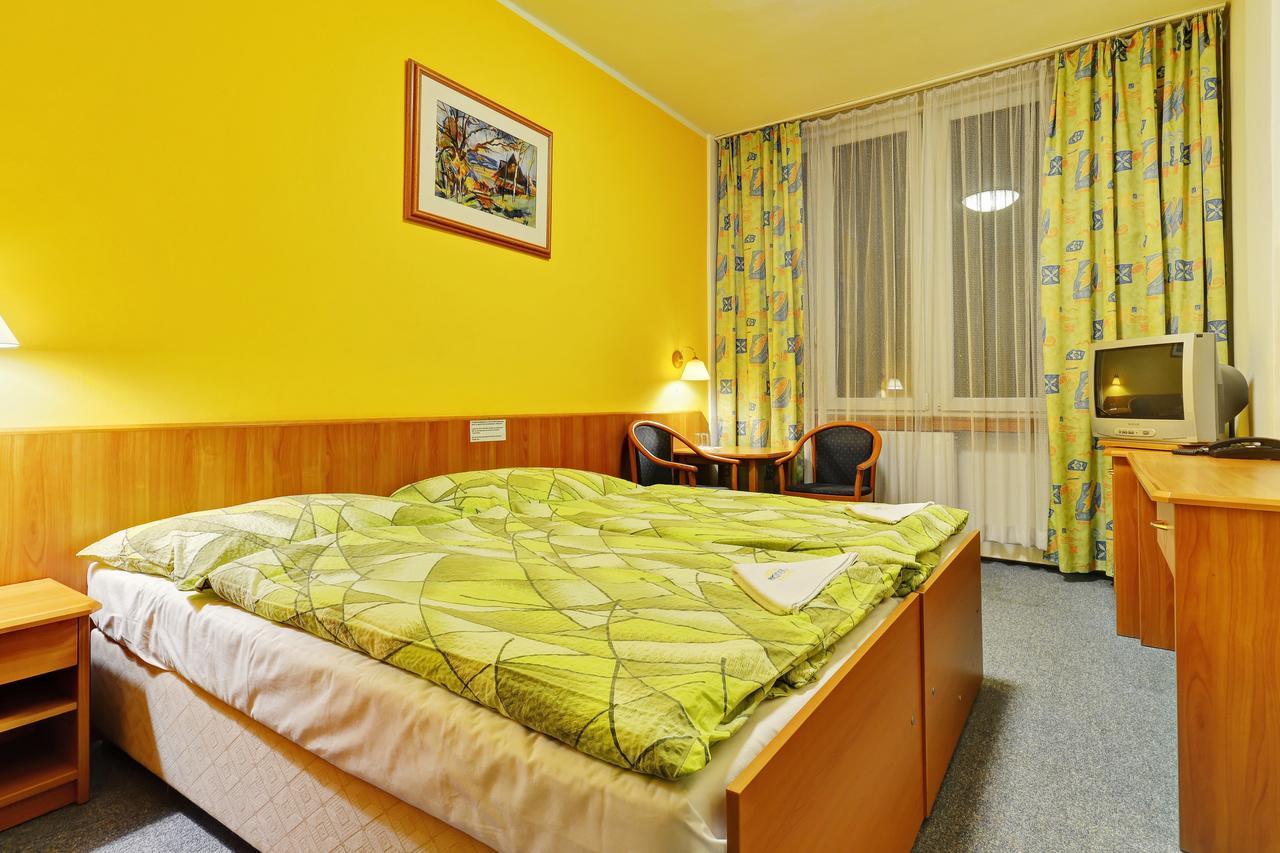 Hotel Slunce Гавличкув-Брод Экстерьер фото